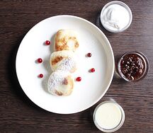 Сырники со сметаной