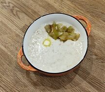 Каша овсяная с кармелизированными яблоками и грушей