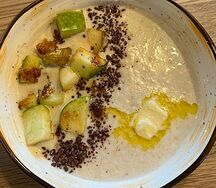 Каша овсяная с кармелизированными яблоками и грушей