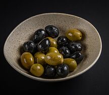 Оливки и маслины