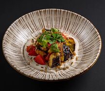 Салат с хрустящим баклажанами