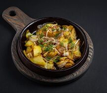 Картофель, жаренный с луком