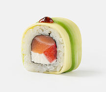 Ава-ролл с лососем и клубникой
