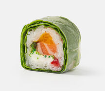 Спринг-ролл с лососем и мандарином