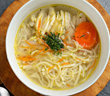 Суп куриный с домашней лапшой