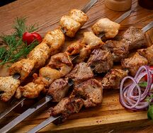 Шашлык из cвинoй шейки на мангале