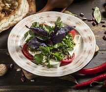 Помидоры с грузинским сыром