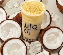 Черный молочный чай с яичным кремом и жареной кокосовой стружкой без тапиоки