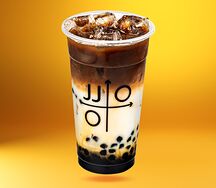 Холодный латте с карамельной тапиокой