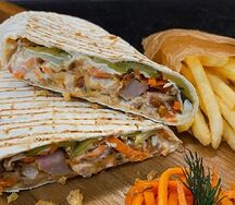 Шаурма The Мясо с курицей в лаваше