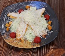 Салат Цезарь с курицей