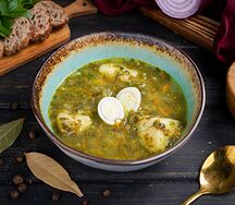 Щавелевый суп с перепелиным яйцом