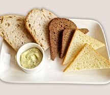 Хлебная корзина ассорти (Тартин, Хоккайдо, Бородинский)