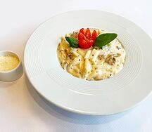 Пенне с грибами в сливочном соусе с трюфелем
