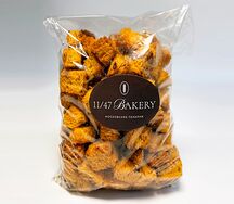 Гренки из томатного хлеба с травами