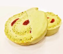 Фисташковый рулет с малиной и сливочно-фисташковым кремом