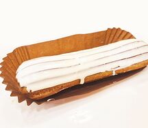 Эклер с ванильным кремом 