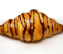 Круассан с шоколадным кремом