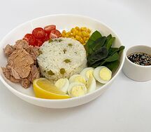 Боул с тунцом и рисом с лимонно-соевым соусом