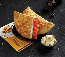 Чебурек с пепперони и сыром