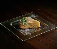 Теплый яблочный пирог