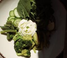 Зеленый боул с муссом из феты