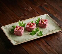 Ачапа из свеклы и капусты с грецкими орехами