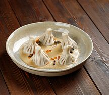 Черные мини - хинкали с уткой и перечным соусом