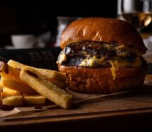 Фирменный бургер