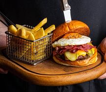 Бургер говяжий бекон, яйцо