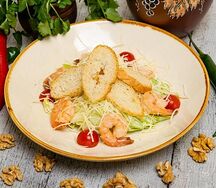 Салат Цезарь с креветками