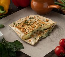 Янтык с картофелем и сыром чанах