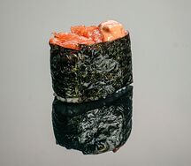 Гункан спайс лосось