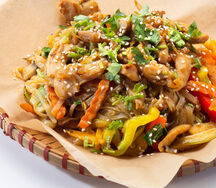 Фо сао га - Рисовая лапша с курицей