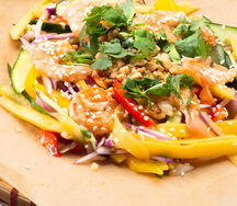 Салат из манго с креветками