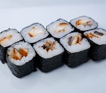 Маки с угрем