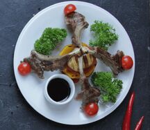 Каре ягненка с овощами гриль