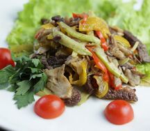 Салат Мясной горячий