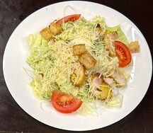 Салат Цезарь с курицей