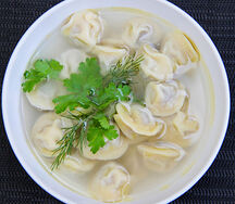 Пельмени с бульоном