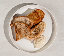 Хлебная тарелка с грибным маслом