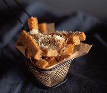 Гренки с чесноком и сыром