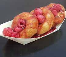 Пончики с малиной