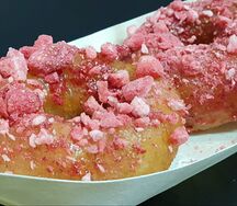 Пончики с клубникой