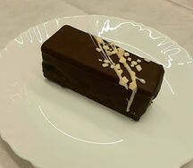 Пирожное Чёрная смородина-шоколад