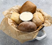 Хлебное ассорти с копченым маслом