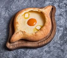 Аджарская лодочка с очищенным тестом