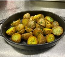 Молодой картофель с чесночным маслом