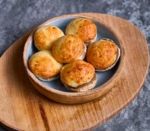 Шапки шампиньонов с сулугуни