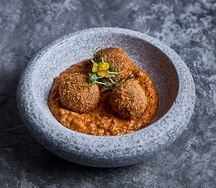 Шарики лобио с ореховым соусом